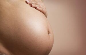 双子妊娠中の妊娠線予防｜保湿ケアは早期から入念に